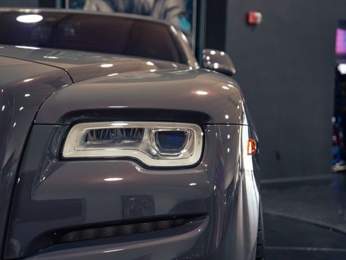 Used 2018 Rolls-Royce Wraith RWD image 12