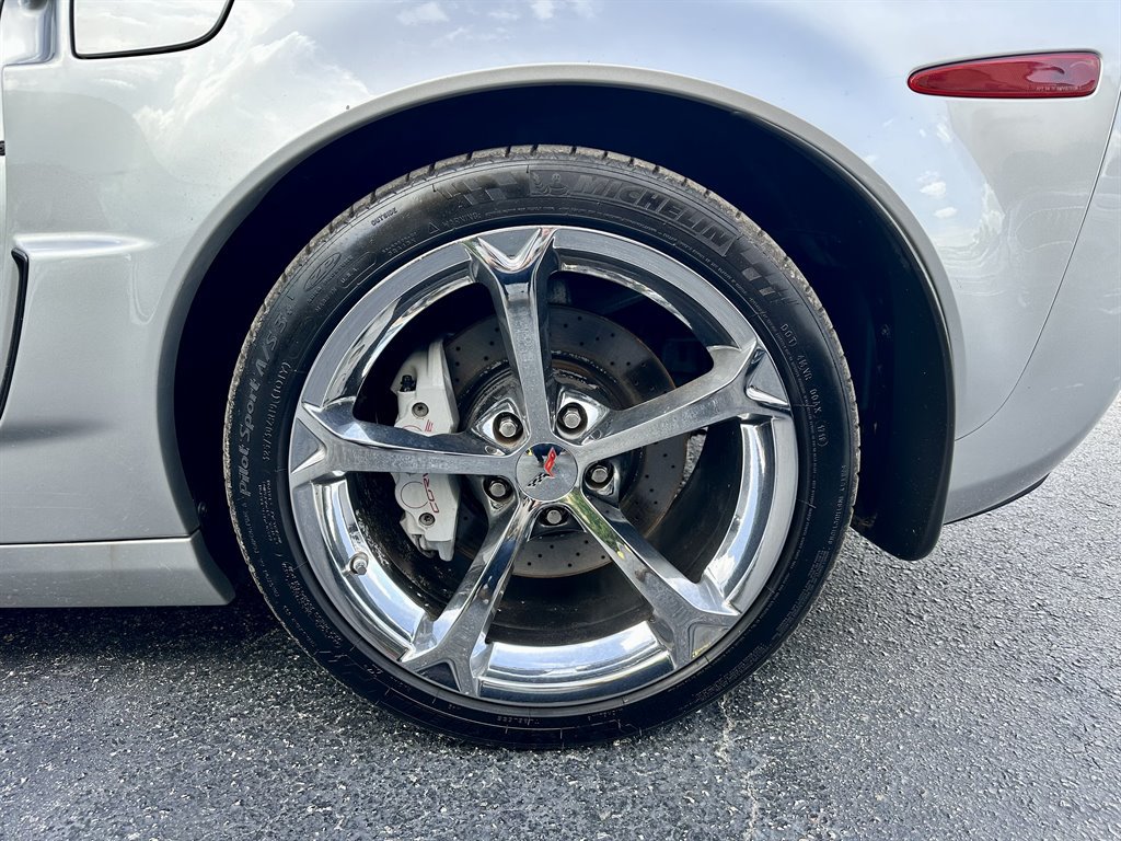 Used 2011 Chevrolet Corvette Grand Sport w/ Preferred Equipment Group RWD image 28