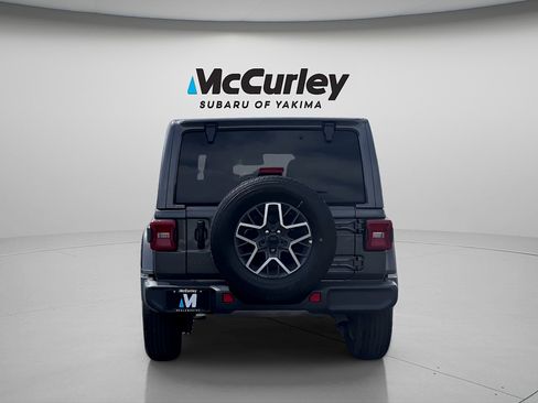 Used 2025 Jeep Wrangler Unlimited Sahara AWD/4WD image 6