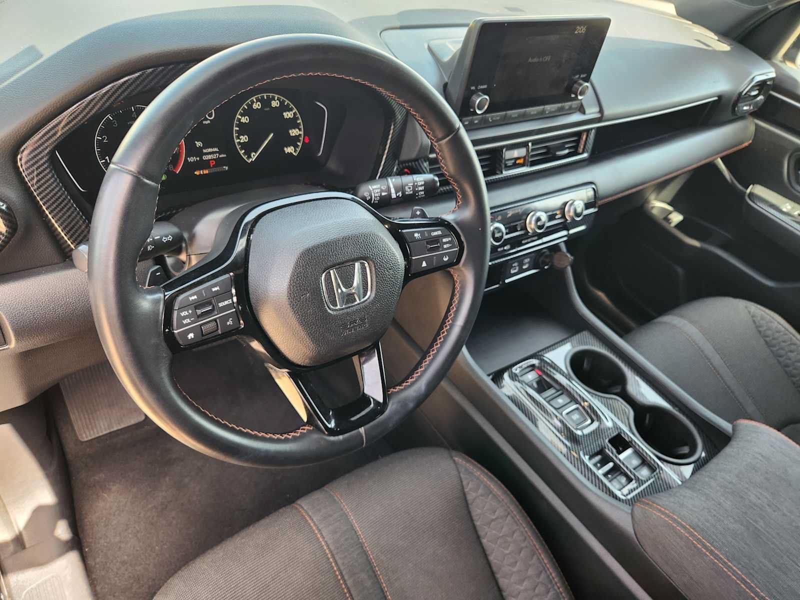 Used 2025 Honda Pilot Sport image 2