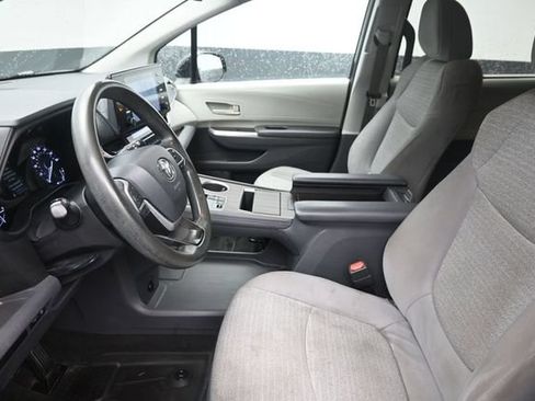 Used 2021 Toyota Sienna LE FWD image 17