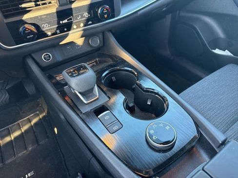 Used 2023 Nissan Rogue SV image 24