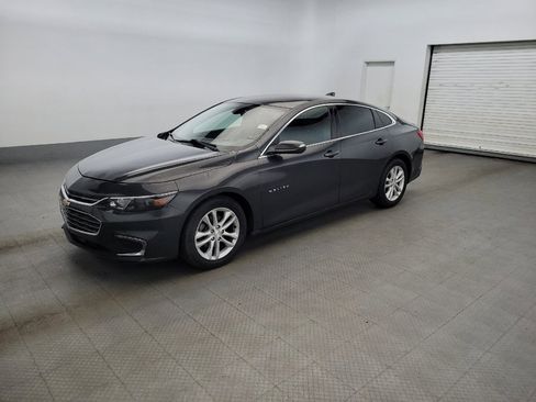 Used 2018 Chevrolet Malibu LT FWD image 2