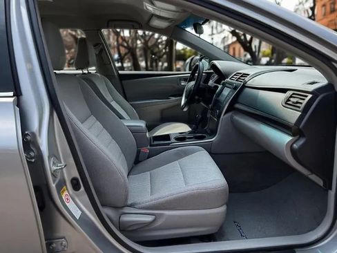 Used 2016 Toyota Camry SE image 7