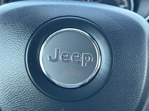 Used 2020 Jeep Cherokee Latitude Plus w/ Cold Weather Group AWD/4WD image 28
