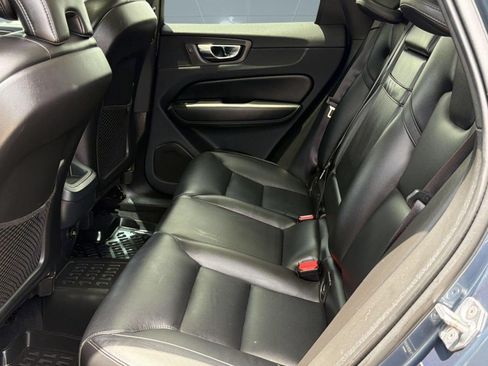 Used 2019 Volvo XC60 T5 Momentum FWD image 21