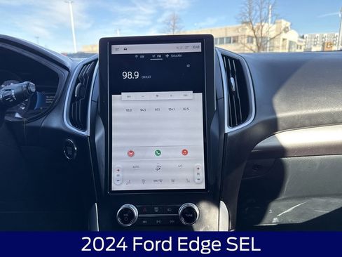 Used 2024 Ford Edge SEL image 21
