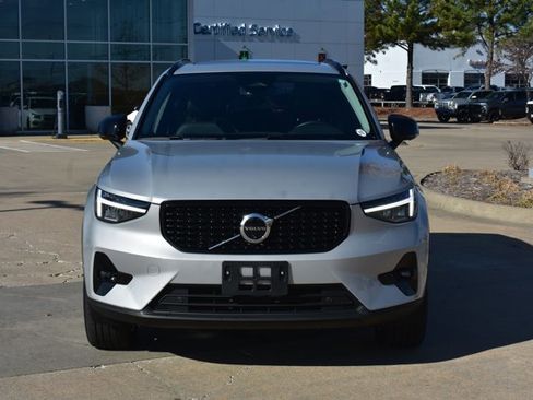 Used 2025 Volvo XC40 B5 Plus image 2