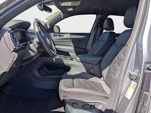 New 2025 Volkswagen Atlas Cross Sport SE image 4