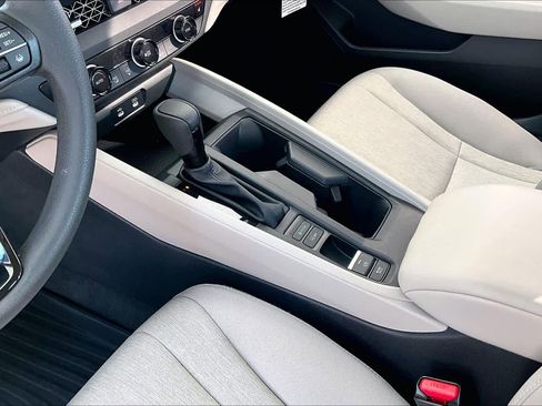 Certified 2025 Honda Accord SE image 16