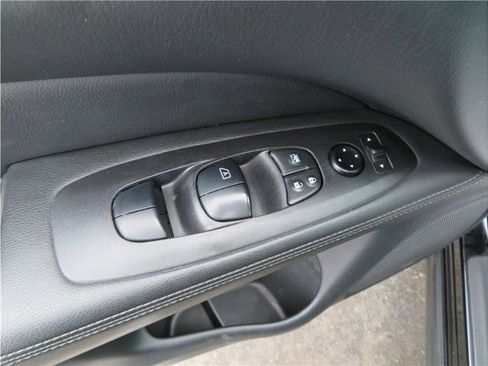 Used 2020 Nissan Pathfinder S image 13