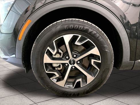 Used 2023 Kia Sportage EX image 8