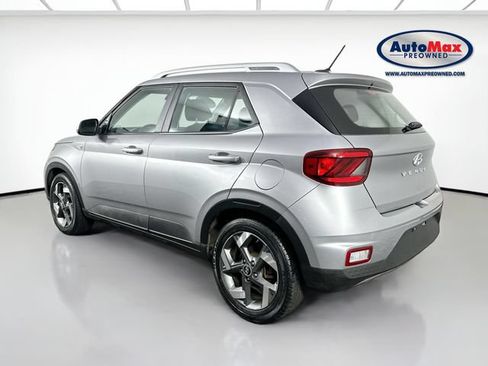 Used 2023 Hyundai Venue SEL w/ Cargo Package FWD image 6