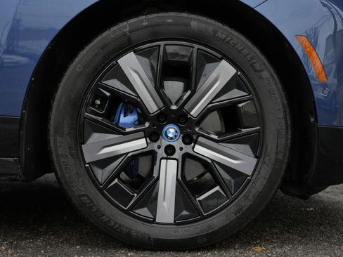 Used 2023 BMW iX xDrive50 w/ Premium Package AWD/4WD image 12