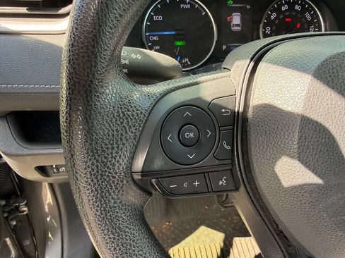 Used 2022 Toyota RAV4 LE AWD/4WD image 11