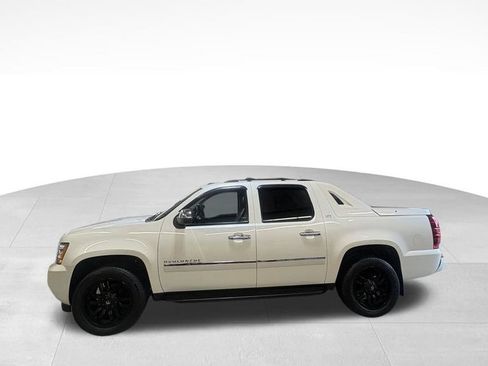Used 2012 Chevrolet Avalanche LTZ AWD/4WD image 2