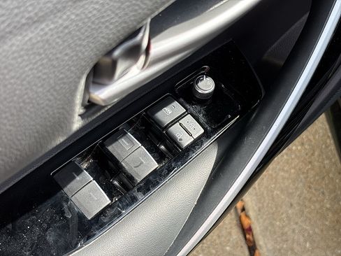 Used 2021 Toyota Corolla XSE FWD image 14