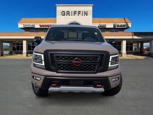 Used 2024 Nissan Titan PRO-4X w/ Pro-4x Convenience Package AWD/4WD image 12