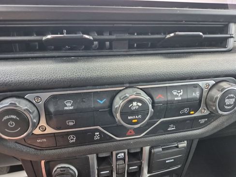 Used 2024 Jeep Wrangler Unlimited Sport AWD/4WD image 23