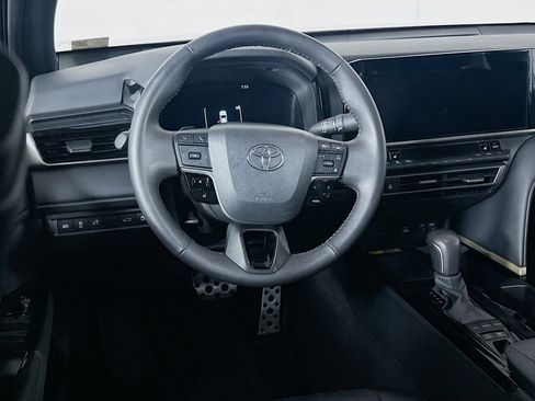 Used 2025 Toyota Camry XSE image 17