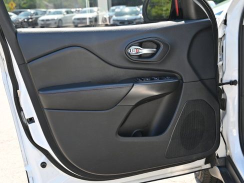 Used 2020 Jeep Cherokee Trailhawk AWD/4WD image 14