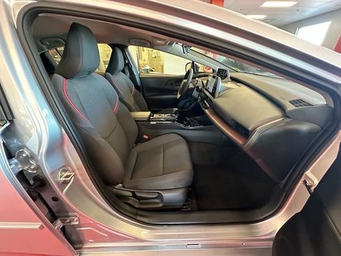 Used 2025 Toyota Prius Plug-In Hybrid FWD image 16