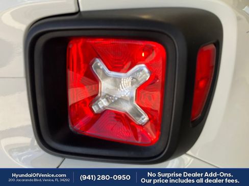 Used 2021 Jeep Renegade Latitude FWD image 8
