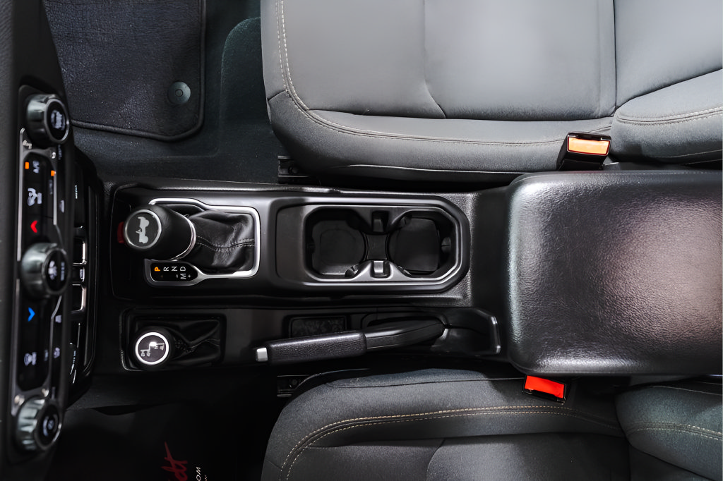 Used 2024 Jeep Wrangler Unlimited Sport AWD/4WD image 16