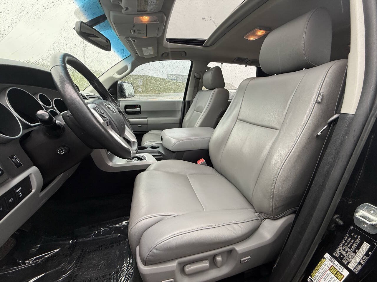 Used 2017 Toyota Sequoia Limited w/ Safety & Convenience Package AWD/4WD image 31