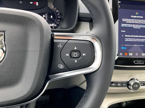 New 2026 Volvo XC40 B5 Plus w/ Protection Package Premier image 18