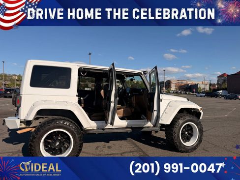 Used 2016 Jeep Wrangler Unlimited Sahara w/ Connectivity Group AWD/4WD image 44
