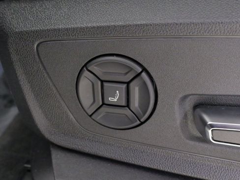 Used 2023 Audi e-tron Prestige w/ Prestige Package image 45