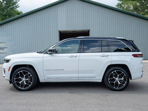 Used 2024 Jeep Grand Cherokee Summit AWD/4WD image 6