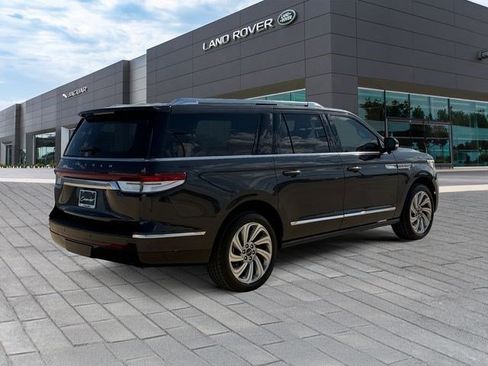 Used 2022 Lincoln Navigator L Reserve AWD/4WD image 5