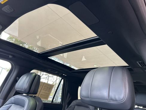 Used 2025 Lincoln Navigator Reserve w/ Jet Appearance Package image 21