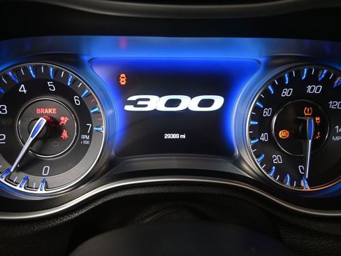 Used 2022 Chrysler 300 Touring w/ Sport Appearance Package RWD image 32