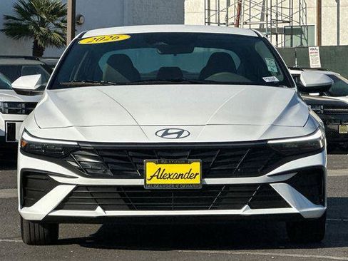 Certified 2026 Hyundai Elantra SE FWD image 9