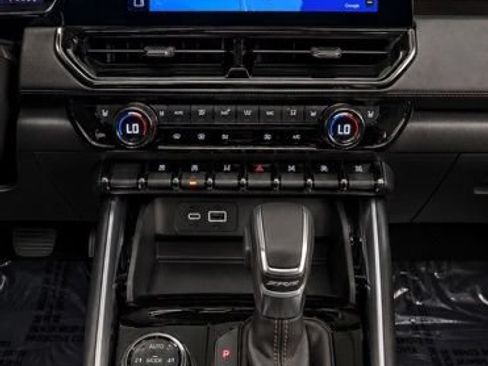 Used 2023 Chevrolet Colorado ZR2 AWD/4WD image 25