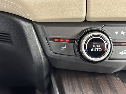 Certified 2018 Honda Clarity Plug-In Hybrid image 28