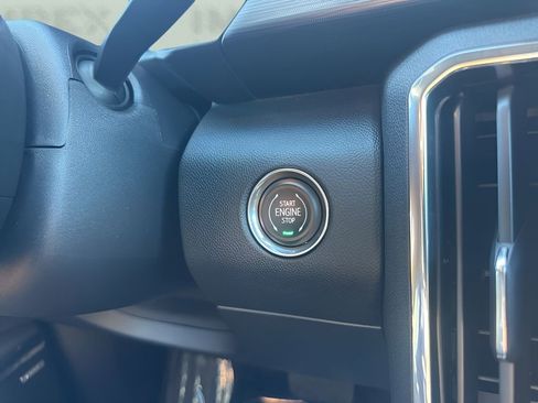 Used 2025 GMC Acadia Elevation image 24