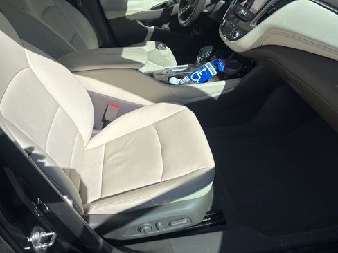 Used 2022 Chevrolet Malibu Premier FWD image 4