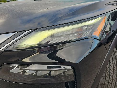 Used 2023 Nissan Rogue S image 32