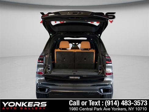 Used 2023 BMW X7 xDrive40i w/ M Sport Package AWD/4WD image 49