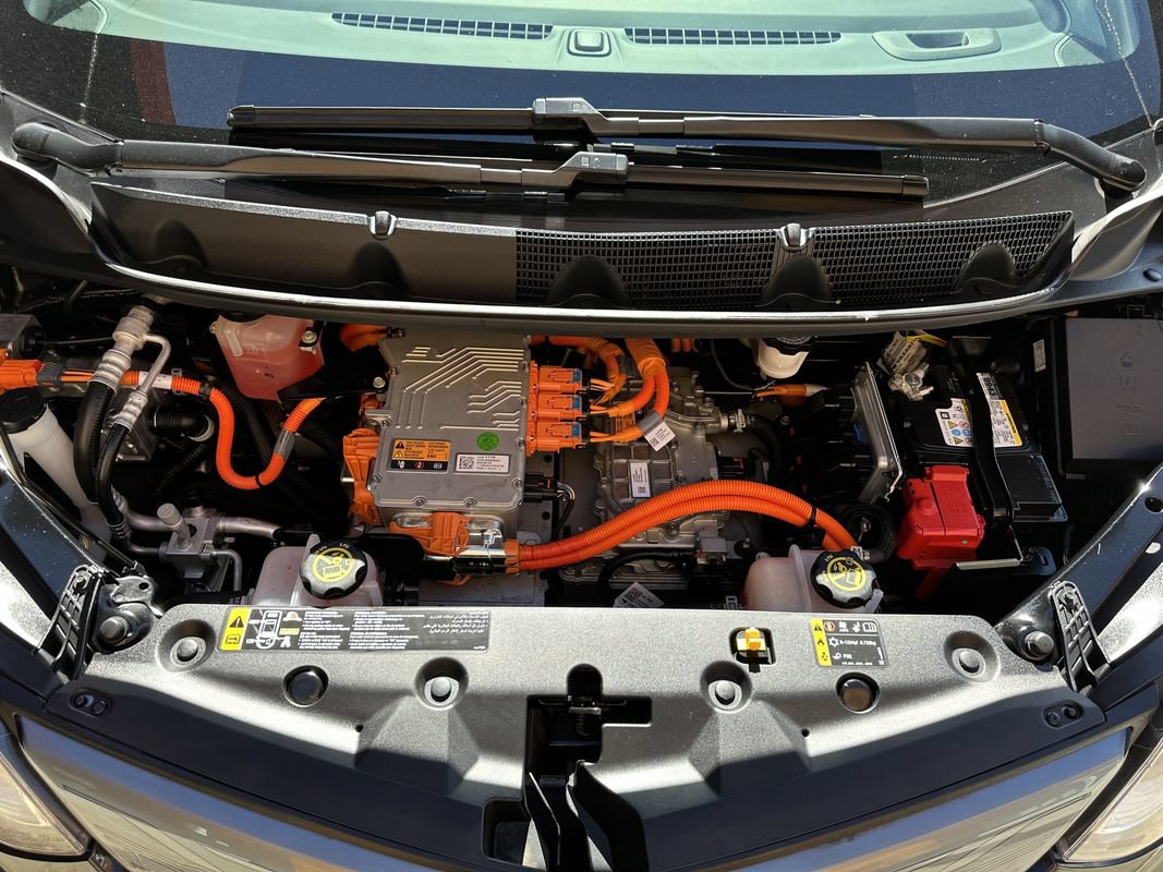 Used 2019 Chevrolet Bolt Premier w/ Infotainment Package FWD image 35