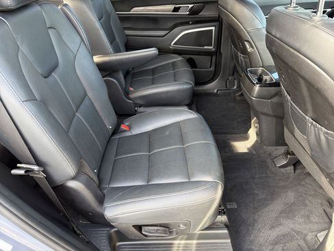 Used 2022 Kia Telluride EX w/ EX Premium Package FWD image 13