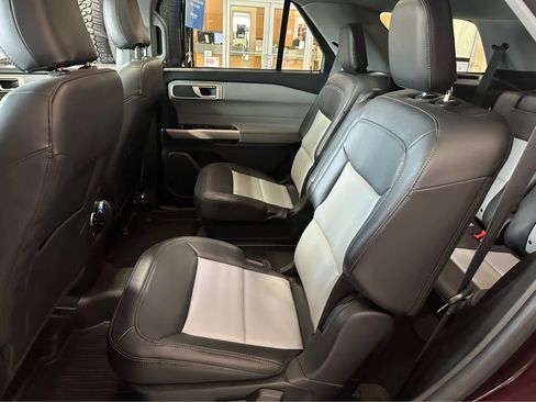 Used 2022 Ford Explorer XLT w/ Equipment Group 202A image 31