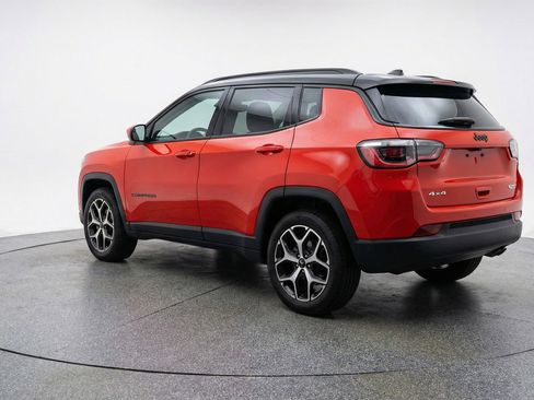 Used 2025 Jeep Compass Limited image 6