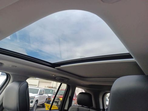 Used 2023 Jeep Grand Cherokee Limited image 19