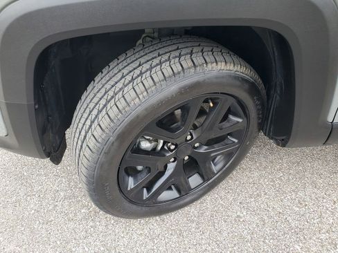Used 2022 Jeep Renegade Altitude w/ Sun/Sound Group AWD/4WD image 36