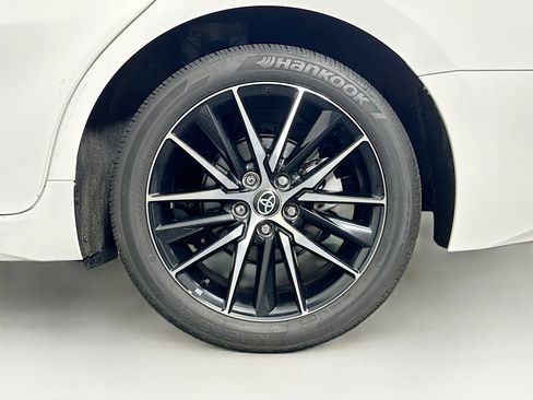 Used 2023 Toyota Camry SE w/ Cold Weather Package image 11